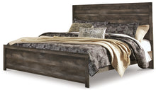 Load image into Gallery viewer, Wynnlow King Panel Bed with Mirrored Dresser