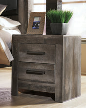 Load image into Gallery viewer, Wynnlow King Panel Bed with Mirrored Dresser, Chest and Nightstand