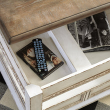 Load image into Gallery viewer, Realyn Lift Top Cocktail Table
