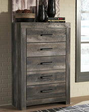 Load image into Gallery viewer, Wynnlow King Panel Bed with Mirrored Dresser, Chest and Nightstand