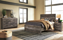 Load image into Gallery viewer, Wynnlow Queen Panel Bed with Mirrored Dresser