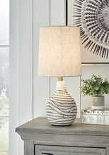 Load image into Gallery viewer, Aleela Metal Table Lamp (1/CN)
