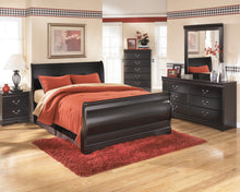 Load image into Gallery viewer, Huey Vineyard Queen Sleigh Bed with Mirrored Dresser, Chest and Nightstand
