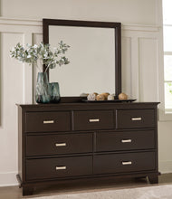 Load image into Gallery viewer, Covetown King Panel Bed with Mirrored Dresser
