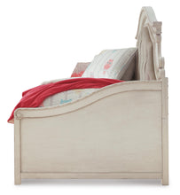 Load image into Gallery viewer, Realyn Twin Day Bed
