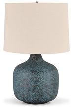 Load image into Gallery viewer, Malthace Metal Table Lamp (1/CN)
