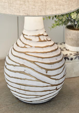 Load image into Gallery viewer, Aleela Metal Table Lamp (1/CN)
