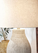 Load image into Gallery viewer, Layal Paper Table Lamp (1/CN)
