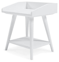 Load image into Gallery viewer, Blariden Accent Table
