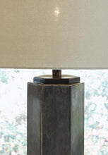 Load image into Gallery viewer, Dirkton Metal Table Lamp (1/CN)
