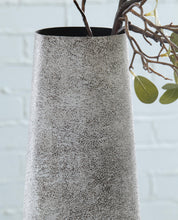 Load image into Gallery viewer, Fynn Vase
