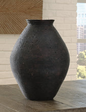 Load image into Gallery viewer, Hannela Vase
