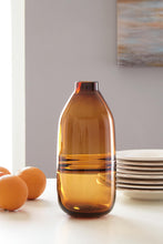 Load image into Gallery viewer, Lemmitt Vase

