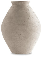 Load image into Gallery viewer, Hannela Vase
