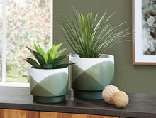 Load image into Gallery viewer, Ardenridge Planter Set (2/CN)
