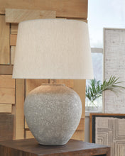 Load image into Gallery viewer, Dreward Metal Table Lamp (1/CN)
