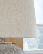 Load image into Gallery viewer, Dreward Metal Table Lamp (1/CN)

