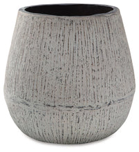 Load image into Gallery viewer, Claymount Vase
