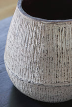 Load image into Gallery viewer, Claymount Vase
