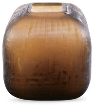 Load image into Gallery viewer, Capard Vase
