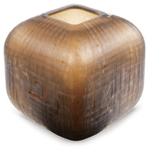 Load image into Gallery viewer, Capard Vase
