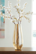 Load image into Gallery viewer, Rhettman Vase
