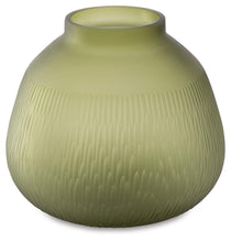 Load image into Gallery viewer, Scottyard Vase
