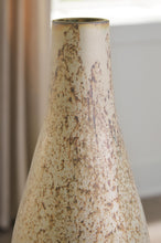 Load image into Gallery viewer, Plawite Vase
