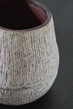 Load image into Gallery viewer, Claymount Vase
