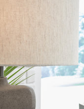 Load image into Gallery viewer, Danacy Paper Table Lamp (1/CN)
