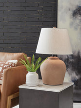 Load image into Gallery viewer, Scantor Metal Table Lamp (1/CN)
