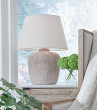 Load image into Gallery viewer, Danry Metal Table Lamp (1/CN)

