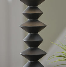 Load image into Gallery viewer, Luanndon Poly Buffet Lamp (1/CN)

