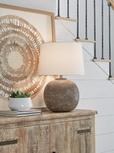 Load image into Gallery viewer, Neavesboro Metal Table Lamp (1/CN)

