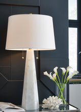 Load image into Gallery viewer, Laurellen Alabaster Table Lamp (1/CN)

