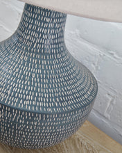 Load image into Gallery viewer, Schylarmont Metal Table Lamp (1/CN)
