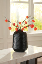 Load image into Gallery viewer, Ryanford Vase
