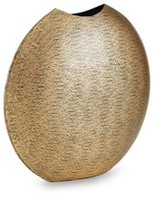Load image into Gallery viewer, Iansboro Vase
