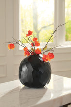 Load image into Gallery viewer, Ryanford Vase
