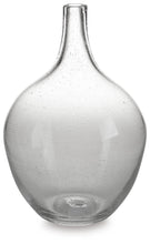 Load image into Gallery viewer, Kurthorne Vase
