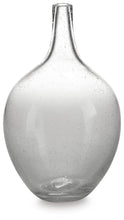 Load image into Gallery viewer, Kurthorne Vase
