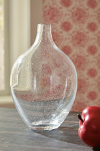 Load image into Gallery viewer, Kurthorne Vase
