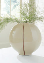 Load image into Gallery viewer, Sheabourne Vase
