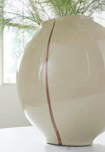 Load image into Gallery viewer, Sheabourne Vase
