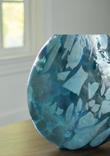 Load image into Gallery viewer, Cartshaw Vase
