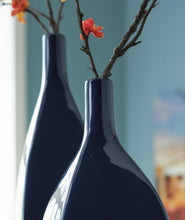 Load image into Gallery viewer, Abtinson Vase
