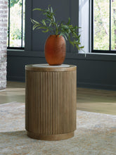 Load image into Gallery viewer, Camdill Round End Table
