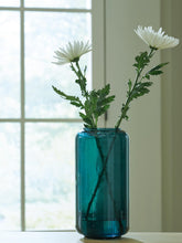 Load image into Gallery viewer, Inisland Vase
