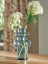 Load image into Gallery viewer, Vallmen Vase
