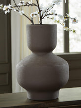 Load image into Gallery viewer, Dalsen Vase
